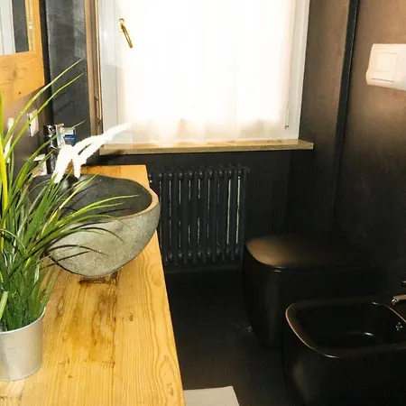 La Marque Jaune Guest house *